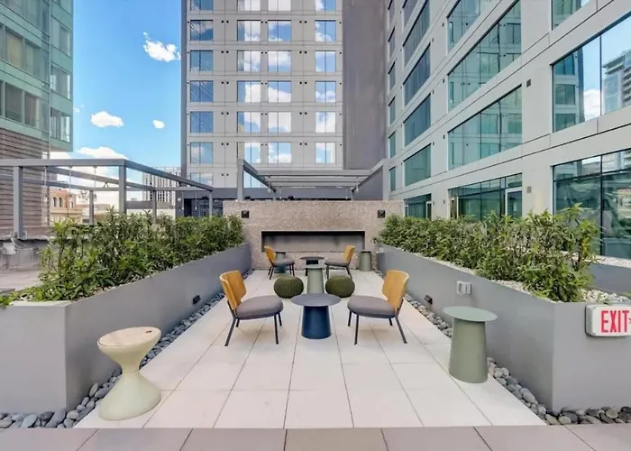 Apartment Boulevard Downtown Highrise Stu Sky Pool Parking Gym 15 *